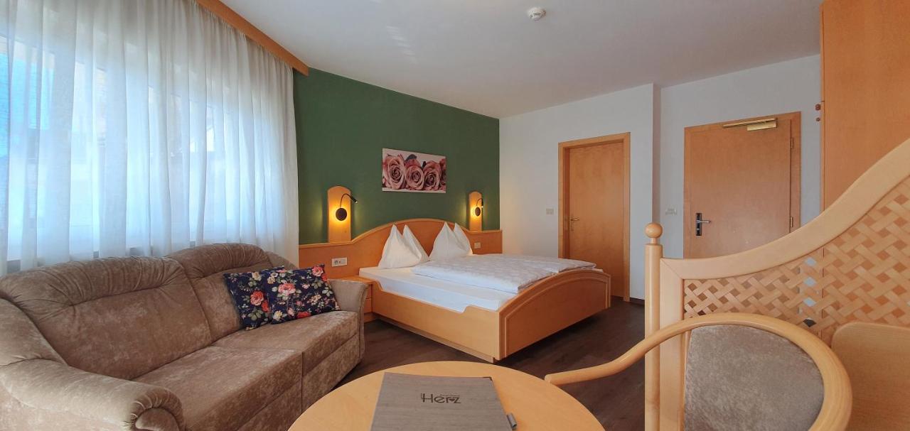 Hotel Garni Herz Tirolo Ngoại thất bức ảnh